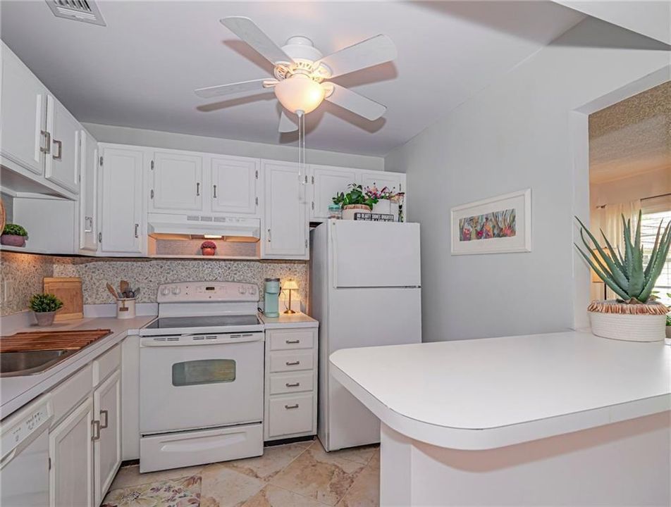 待售: $114,900 (1 贝兹, 1 浴室, 679 平方英尺)