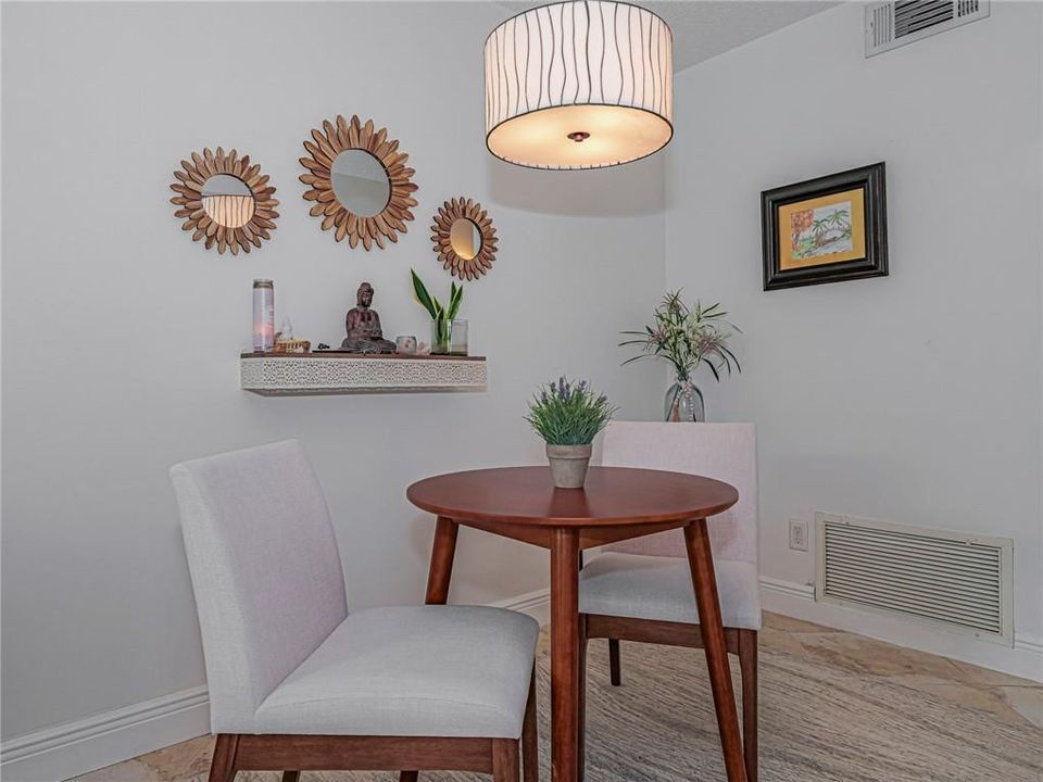 待售: $114,900 (1 贝兹, 1 浴室, 679 平方英尺)