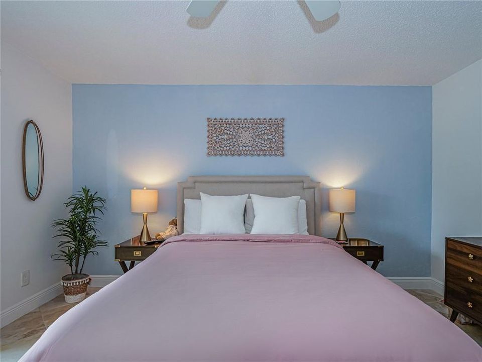 待售: $114,900 (1 贝兹, 1 浴室, 679 平方英尺)