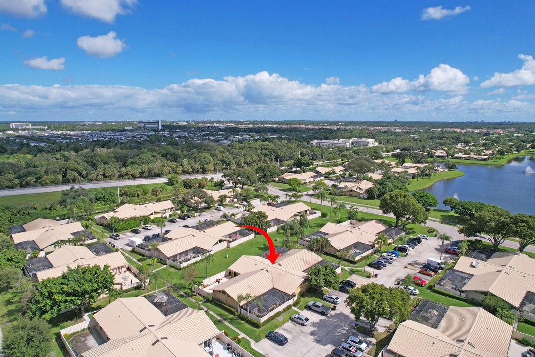 Под контрактом: $395,000 (3 спален, 2 ванн, 1276 Квадратных фут)