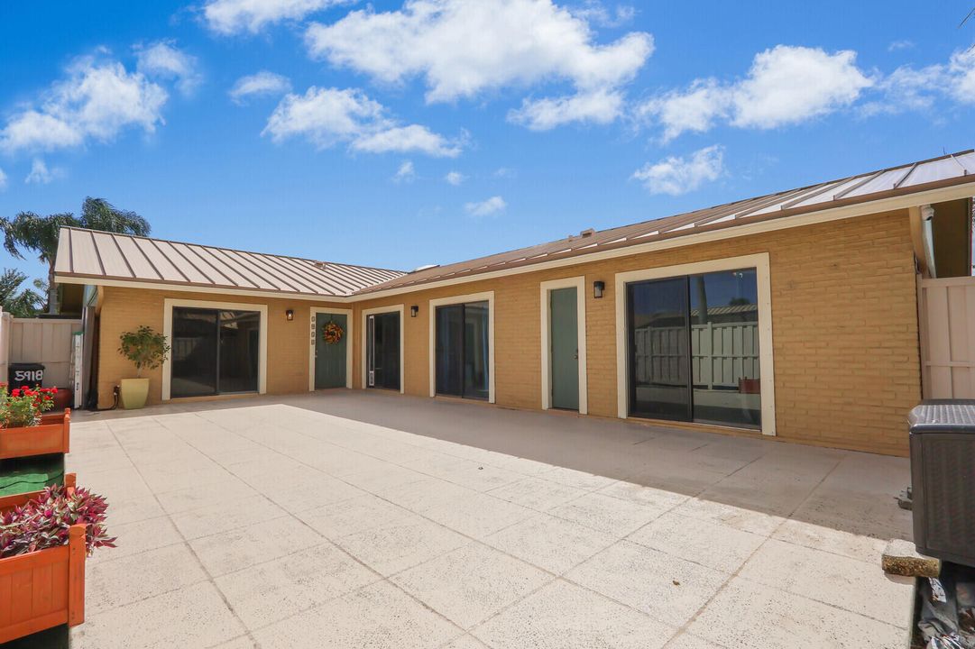 Под контрактом: $395,000 (3 спален, 2 ванн, 1276 Квадратных фут)