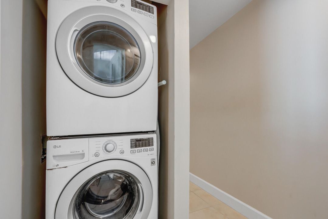 Под контрактом: $395,000 (3 спален, 2 ванн, 1276 Квадратных фут)