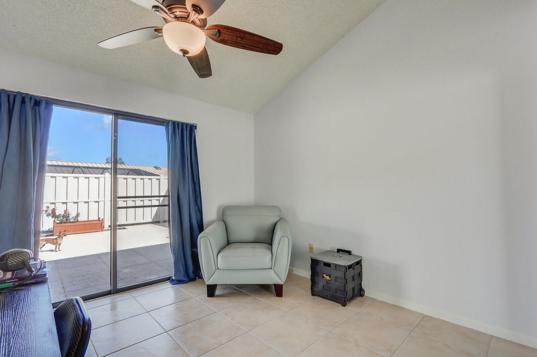 Под контрактом: $395,000 (3 спален, 2 ванн, 1276 Квадратных фут)