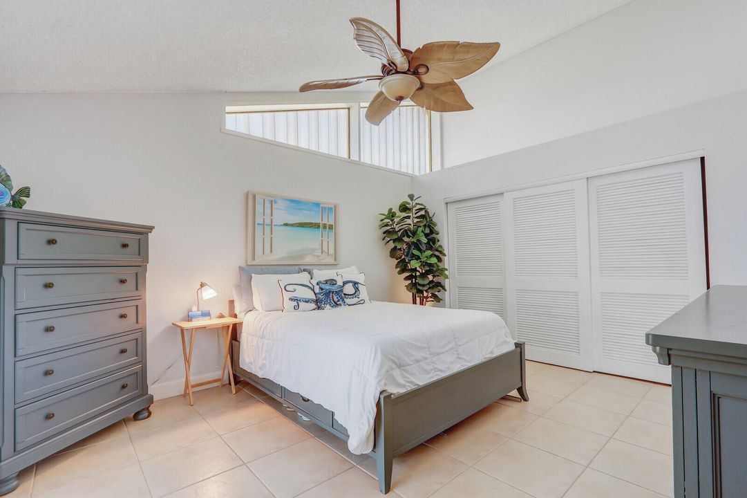 Под контрактом: $395,000 (3 спален, 2 ванн, 1276 Квадратных фут)