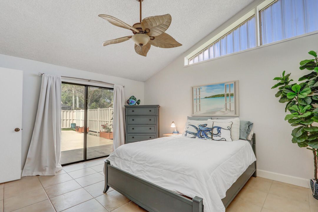 Под контрактом: $395,000 (3 спален, 2 ванн, 1276 Квадратных фут)