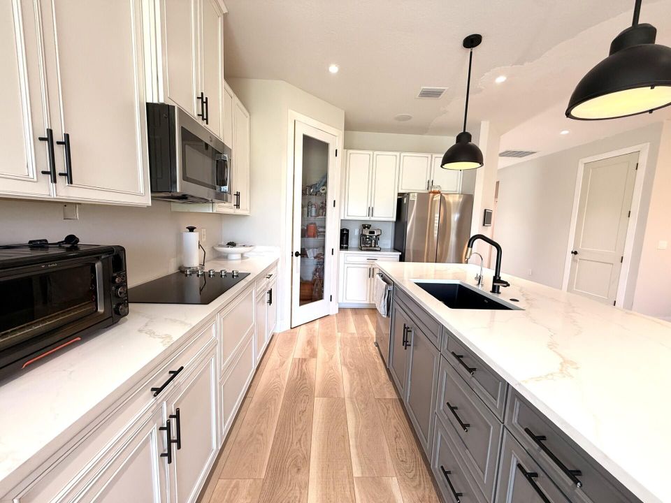 For Rent: $3,200 (3 beds, 2 baths, 2023 Square Feet)