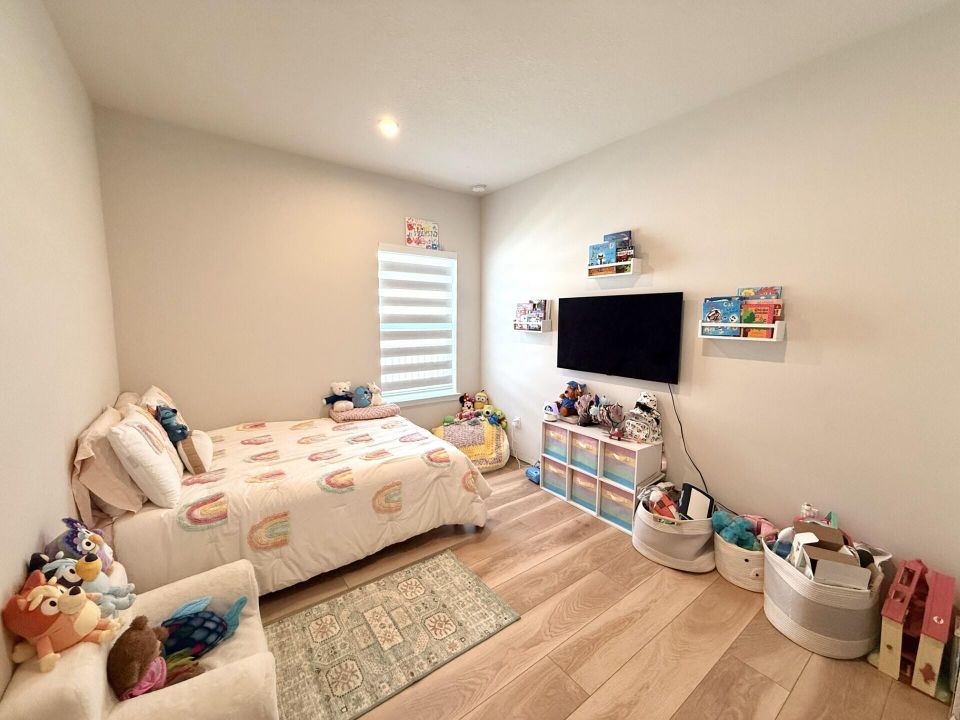 For Rent: $3,200 (3 beds, 2 baths, 2023 Square Feet)