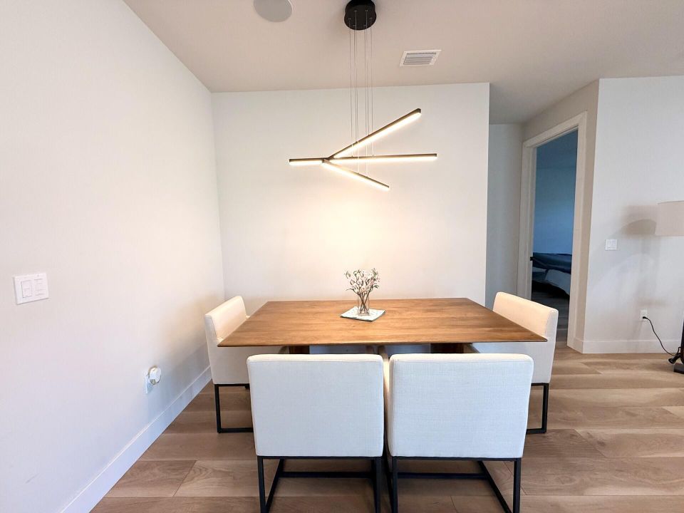 For Rent: $3,200 (3 beds, 2 baths, 2023 Square Feet)