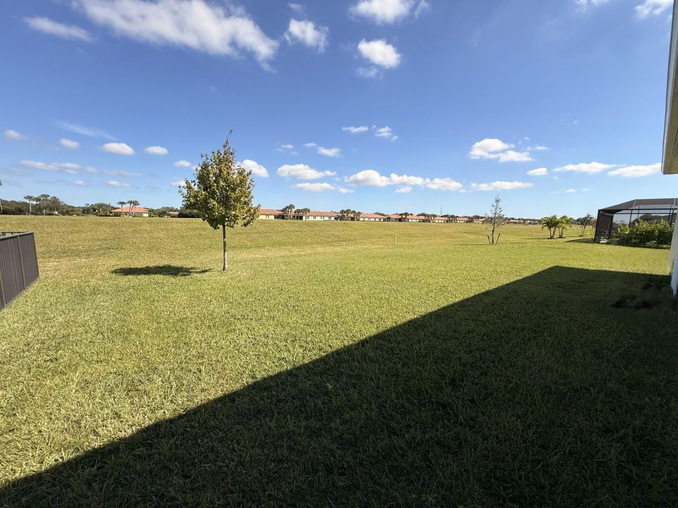 For Rent: $3,200 (3 beds, 2 baths, 2023 Square Feet)