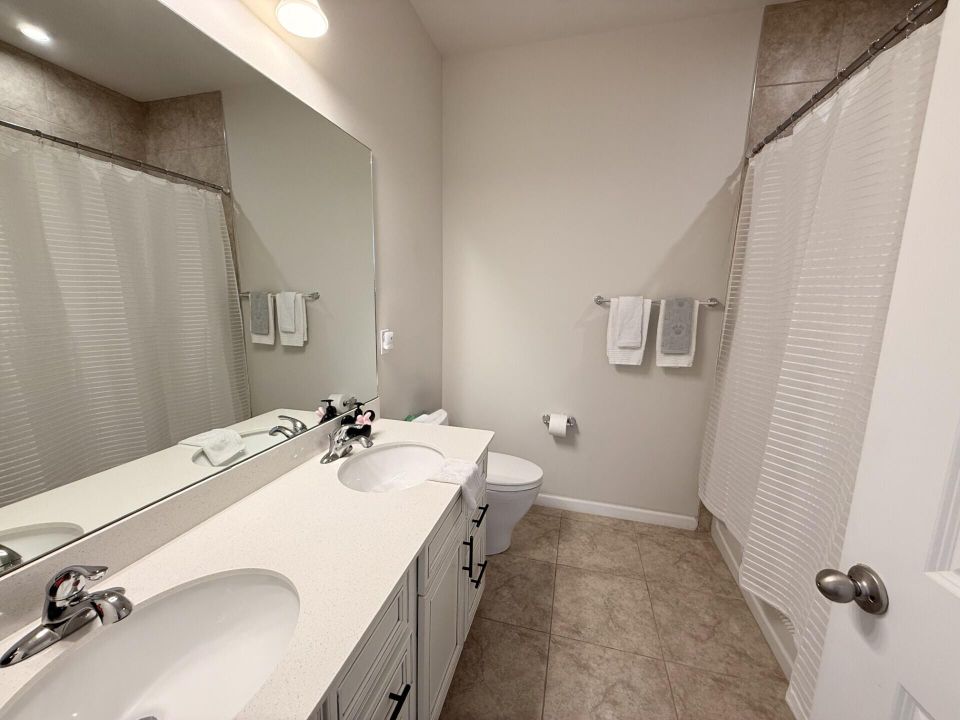 For Rent: $3,200 (3 beds, 2 baths, 2023 Square Feet)