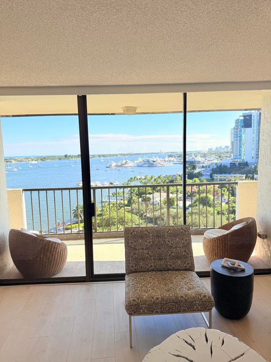 For Sale: $460,000 (2 beds, 2 baths, 1235 Square Feet)