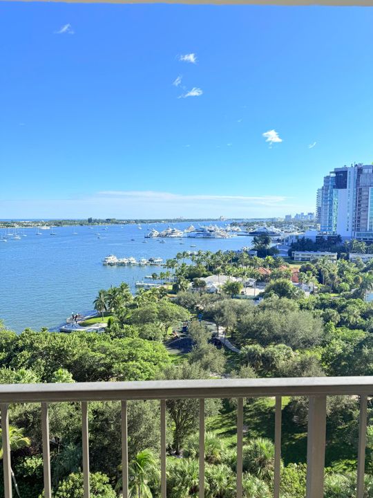 For Sale: $460,000 (2 beds, 2 baths, 1235 Square Feet)