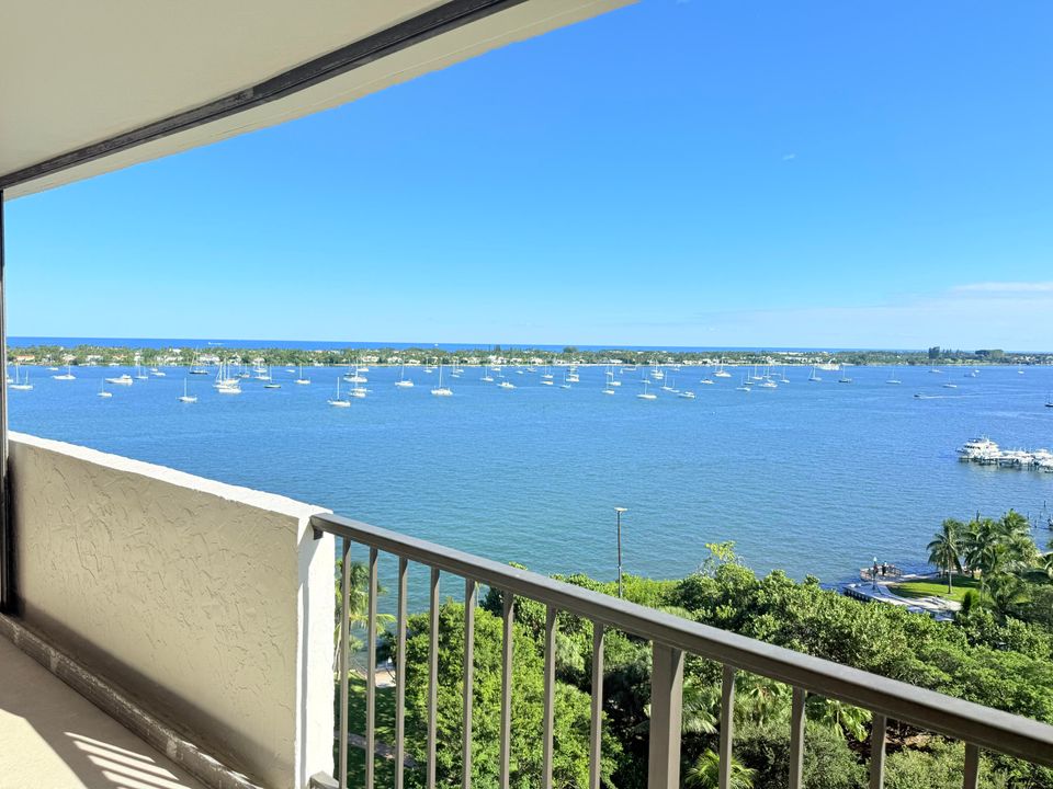 For Sale: $460,000 (2 beds, 2 baths, 1235 Square Feet)