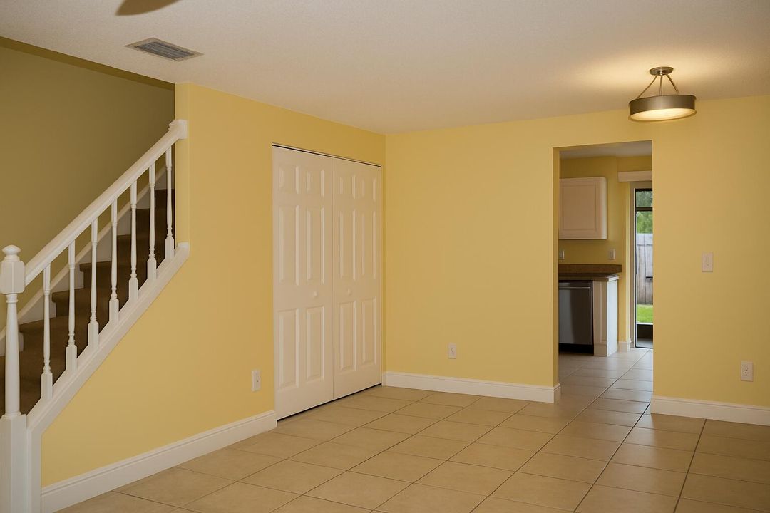 For Rent: $2,300 (2 beds, 2 baths, 876 Square Feet)