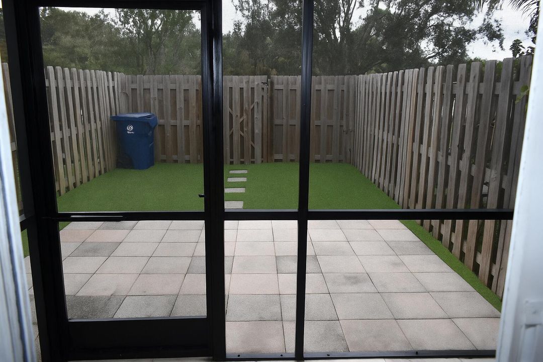 For Rent: $2,300 (2 beds, 2 baths, 876 Square Feet)