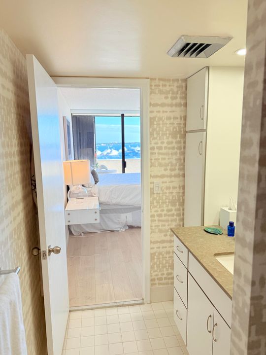 For Sale: $460,000 (2 beds, 2 baths, 1235 Square Feet)