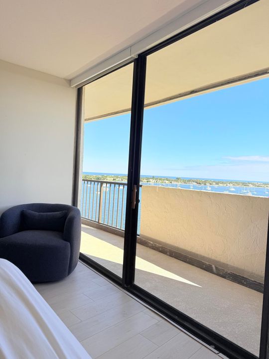 For Sale: $460,000 (2 beds, 2 baths, 1235 Square Feet)