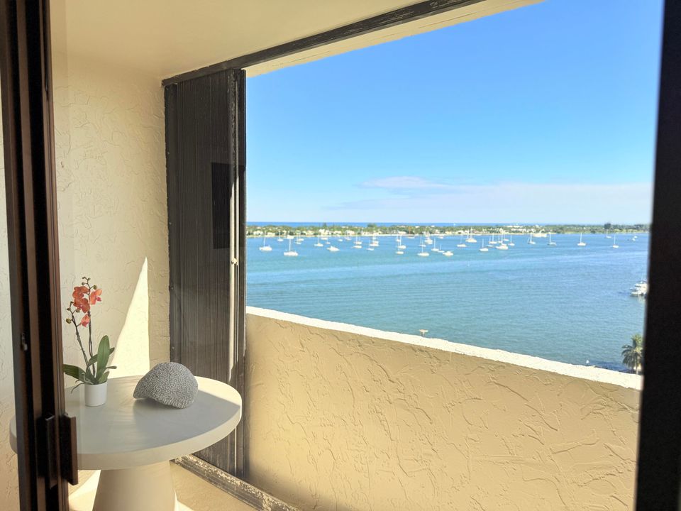 For Sale: $460,000 (2 beds, 2 baths, 1235 Square Feet)