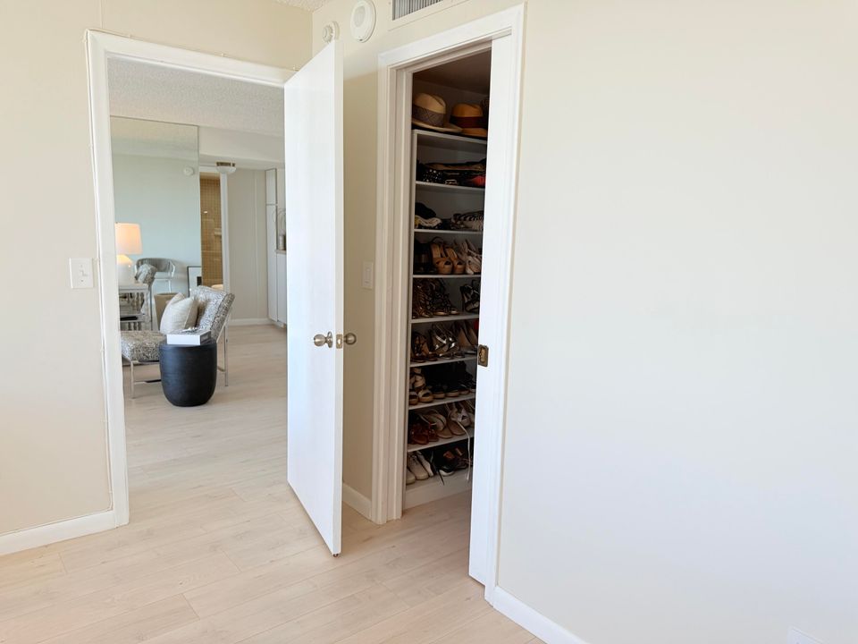 For Sale: $460,000 (2 beds, 2 baths, 1235 Square Feet)