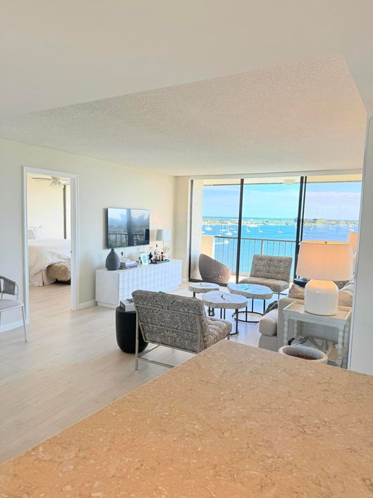 For Sale: $460,000 (2 beds, 2 baths, 1235 Square Feet)