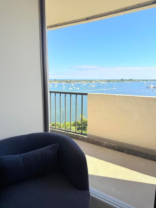 For Sale: $460,000 (2 beds, 2 baths, 1235 Square Feet)