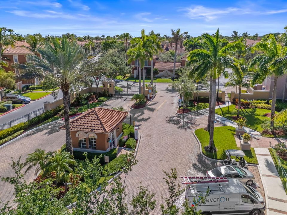 合同活跃: $5,500 (2 贝兹, 2 浴室, 1332 平方英尺)