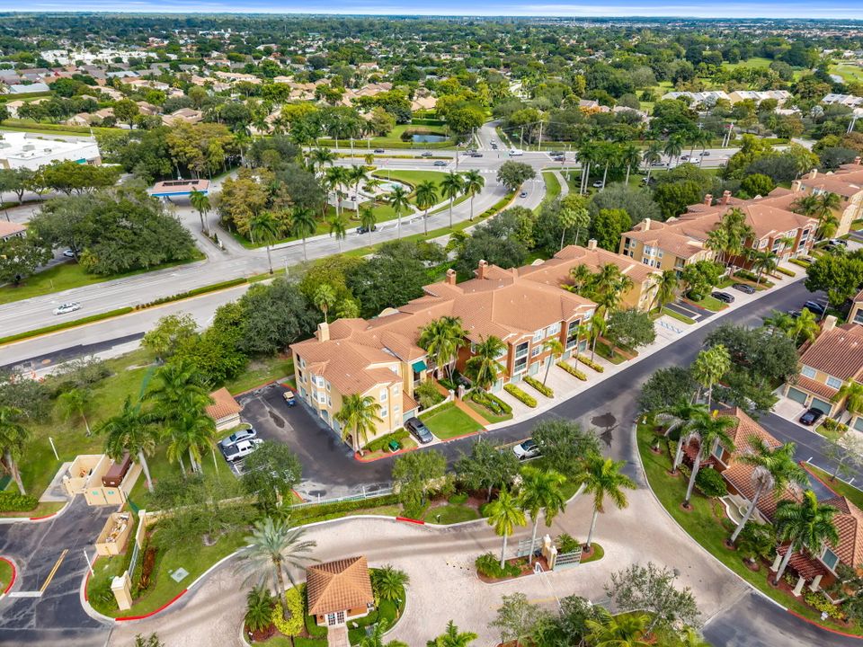 合同活跃: $5,500 (2 贝兹, 2 浴室, 1332 平方英尺)