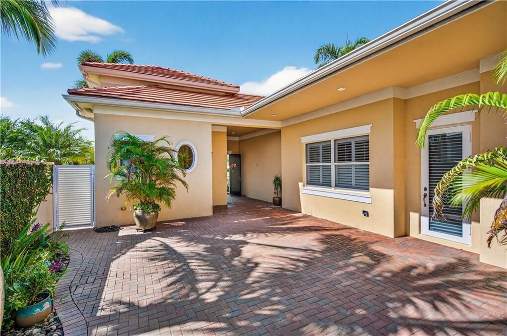 For Sale: $749,000 (3 beds, 3 baths, 2636 Square Feet)