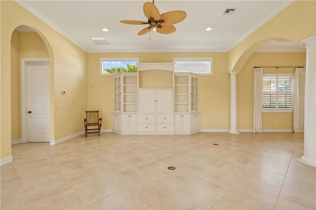 For Sale: $749,000 (3 beds, 3 baths, 2636 Square Feet)