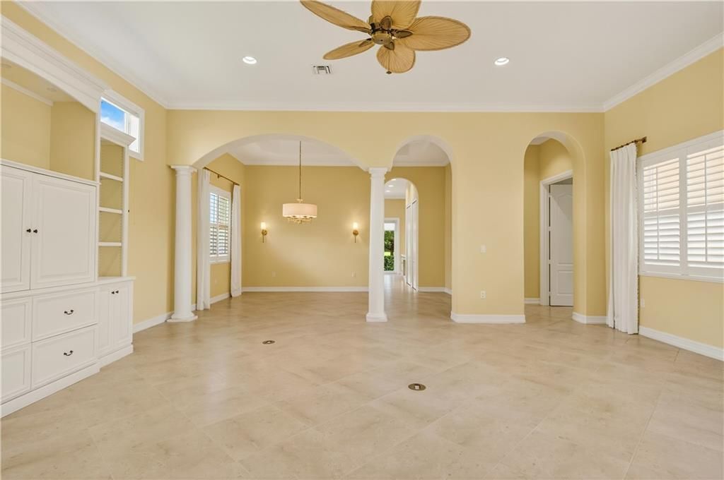 For Sale: $749,000 (3 beds, 3 baths, 2636 Square Feet)