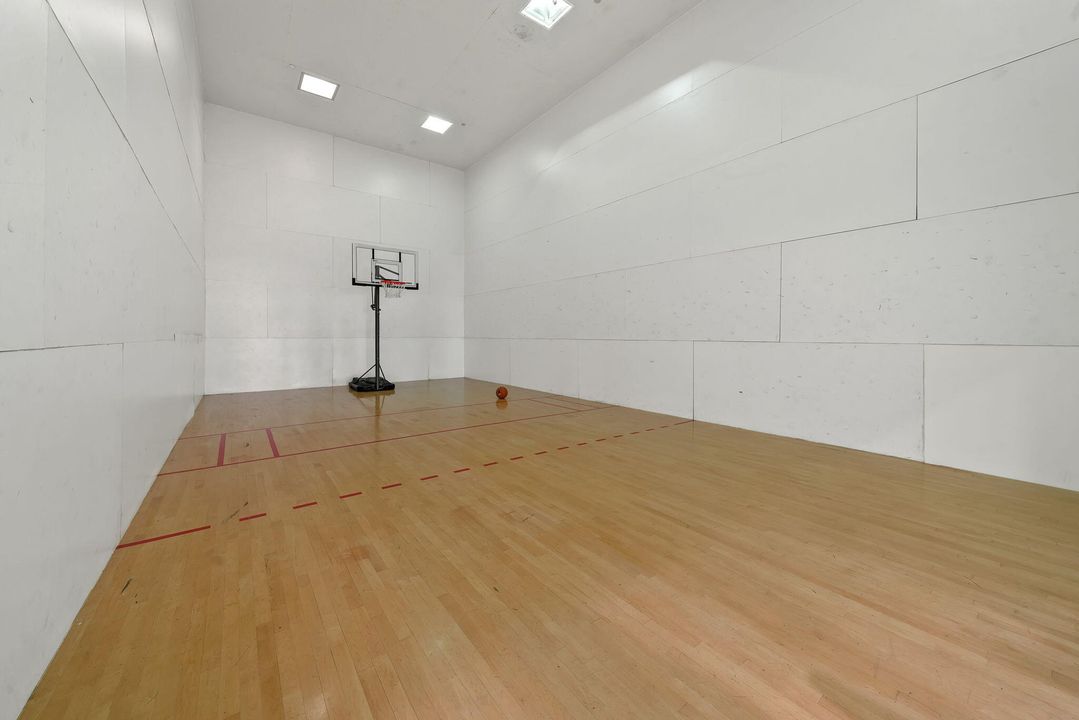 合同活跃: $5,500 (2 贝兹, 2 浴室, 1332 平方英尺)