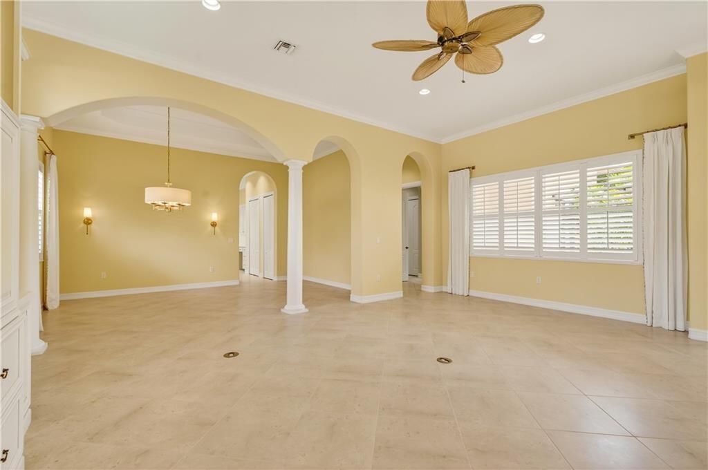 For Sale: $749,000 (3 beds, 3 baths, 2636 Square Feet)