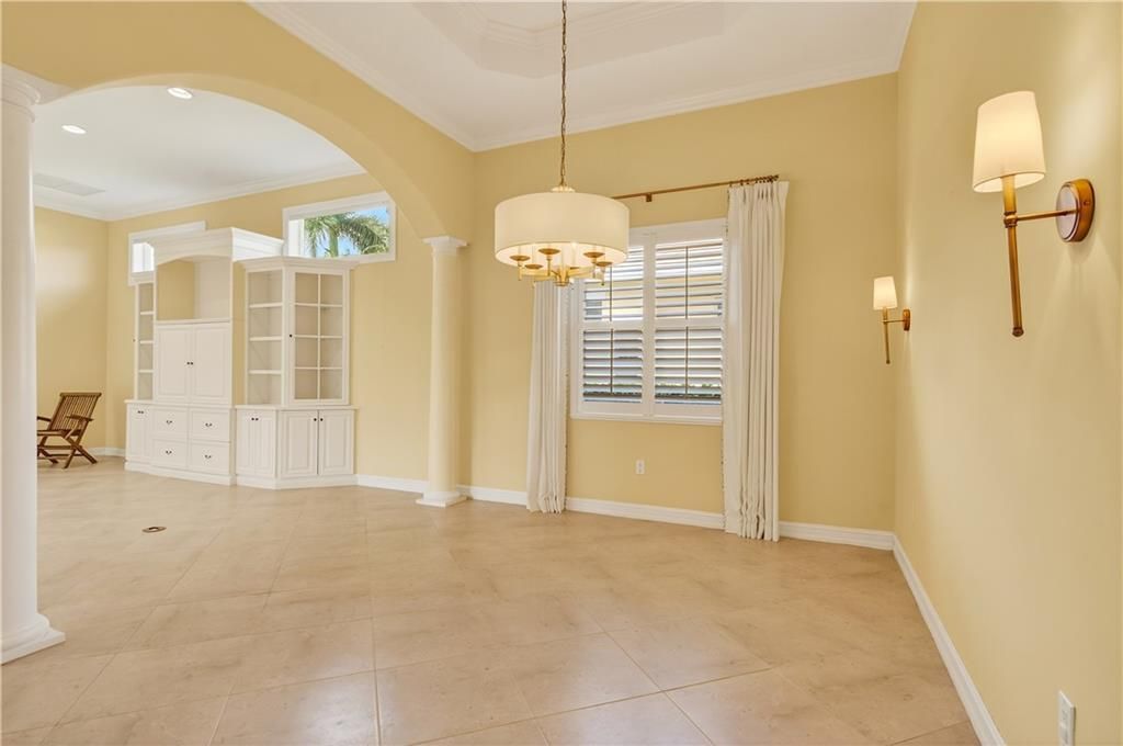 For Sale: $749,000 (3 beds, 3 baths, 2636 Square Feet)