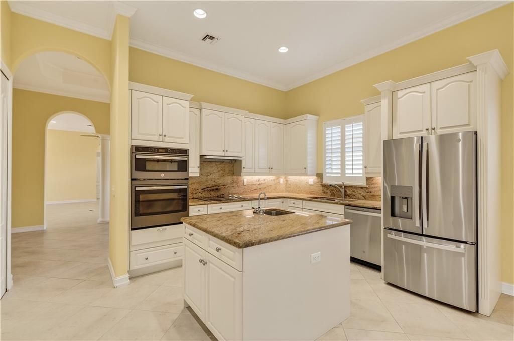 For Sale: $749,000 (3 beds, 3 baths, 2636 Square Feet)