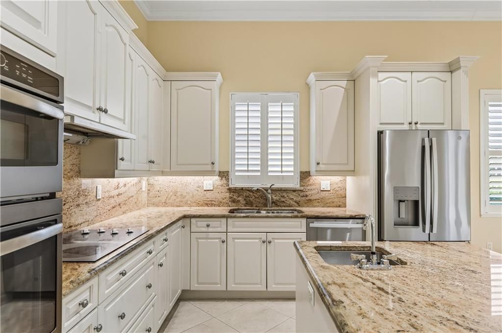 For Sale: $749,000 (3 beds, 3 baths, 2636 Square Feet)