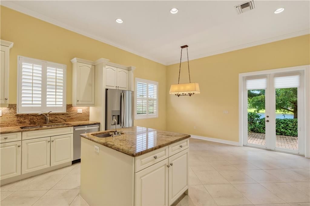 For Sale: $749,000 (3 beds, 3 baths, 2636 Square Feet)