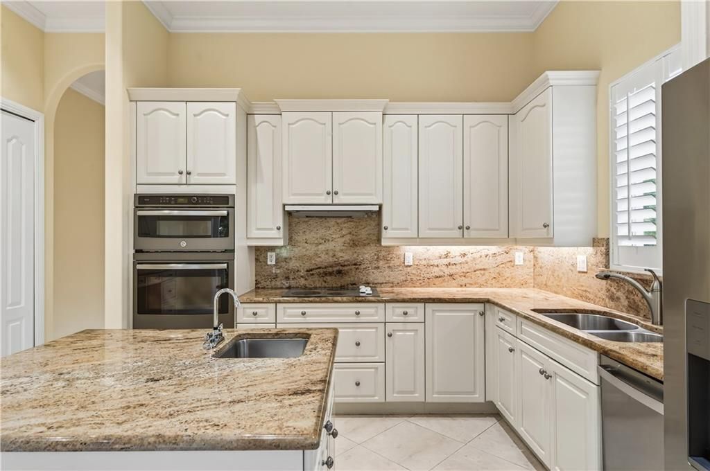 For Sale: $749,000 (3 beds, 3 baths, 2636 Square Feet)