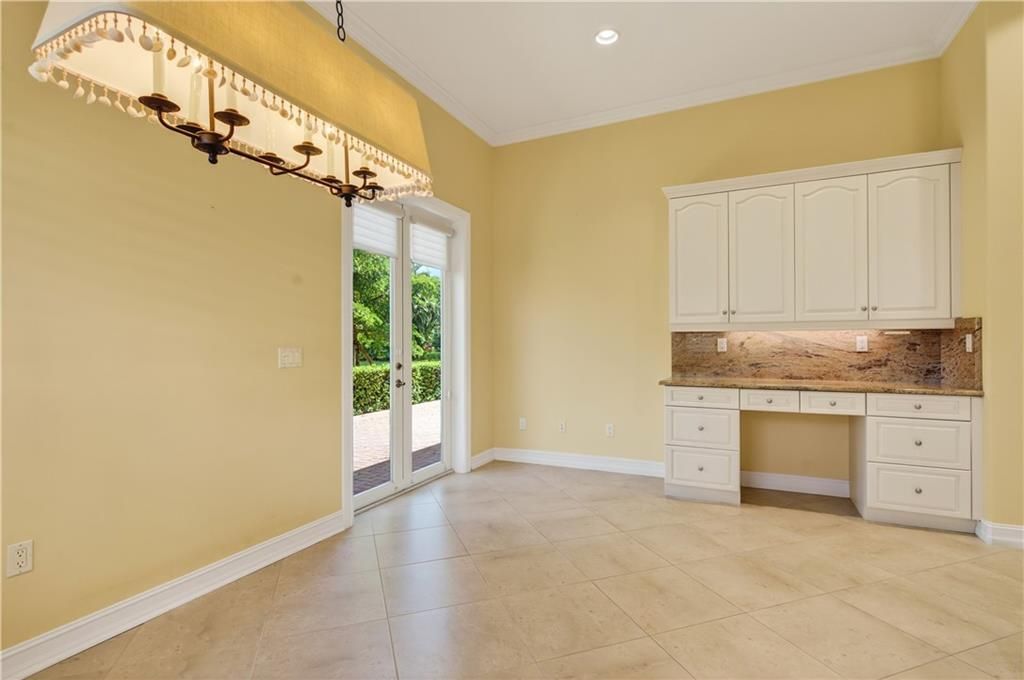 For Sale: $749,000 (3 beds, 3 baths, 2636 Square Feet)