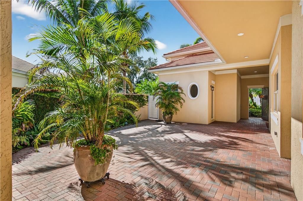 For Sale: $749,000 (3 beds, 3 baths, 2636 Square Feet)