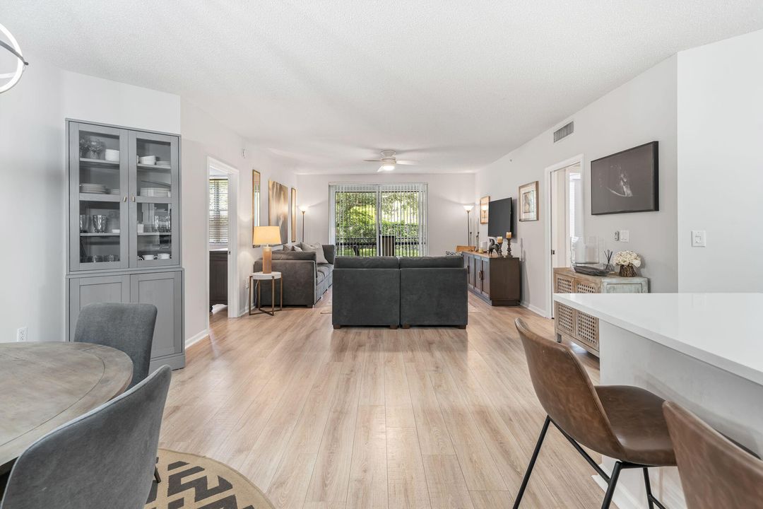 合同活跃: $5,500 (2 贝兹, 2 浴室, 1332 平方英尺)