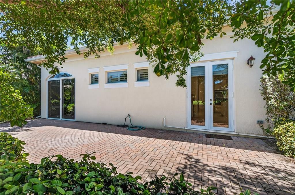 For Sale: $749,000 (3 beds, 3 baths, 2636 Square Feet)