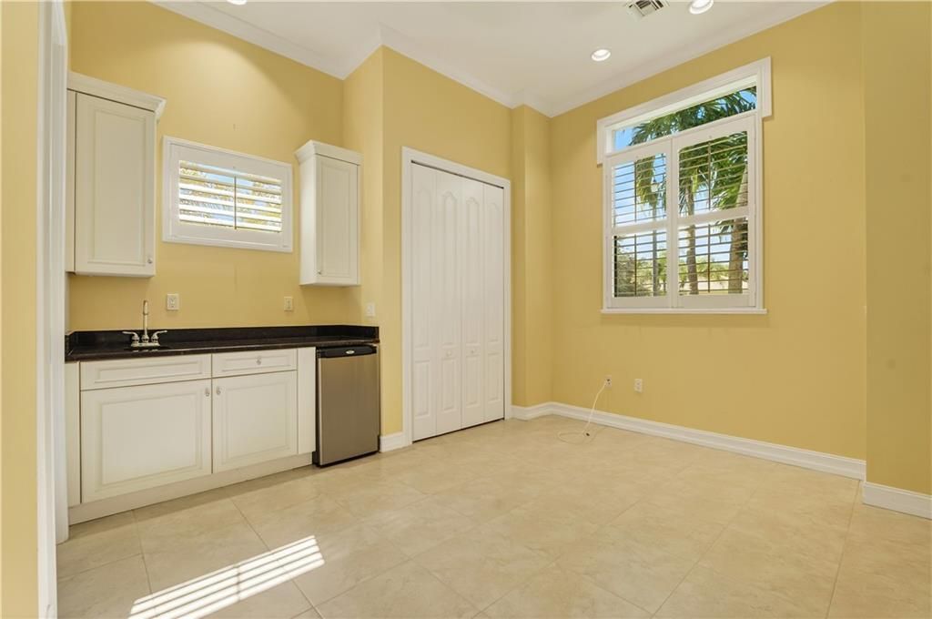 For Sale: $749,000 (3 beds, 3 baths, 2636 Square Feet)