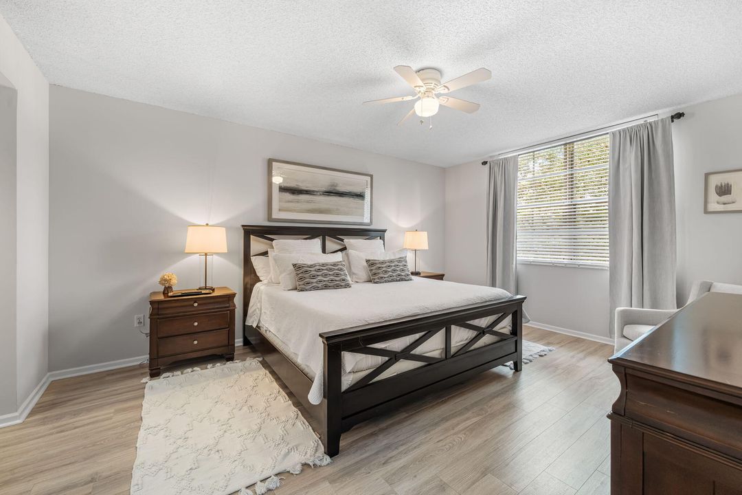 合同活跃: $5,500 (2 贝兹, 2 浴室, 1332 平方英尺)