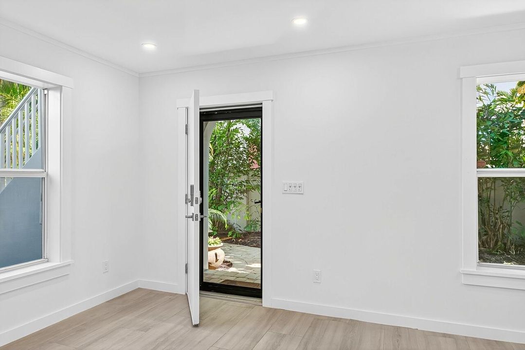 待售: $650,000 (2 贝兹, 2 浴室, 1300 平方英尺)