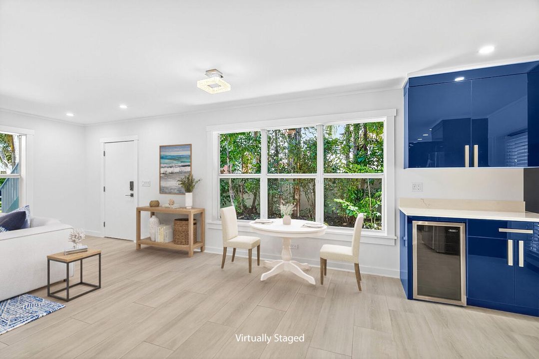 待售: $650,000 (2 贝兹, 2 浴室, 1300 平方英尺)