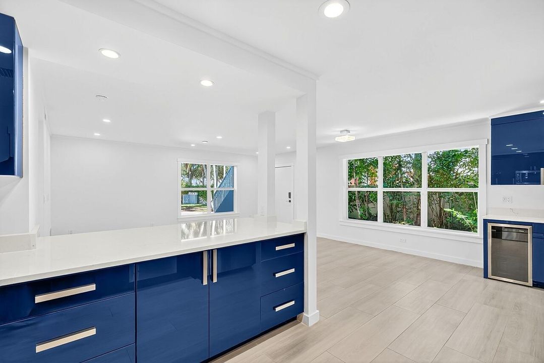 待售: $650,000 (2 贝兹, 2 浴室, 1300 平方英尺)