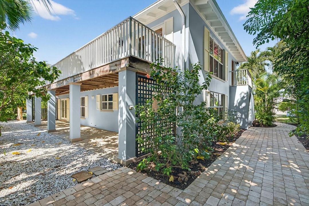 待售: $650,000 (2 贝兹, 2 浴室, 1300 平方英尺)