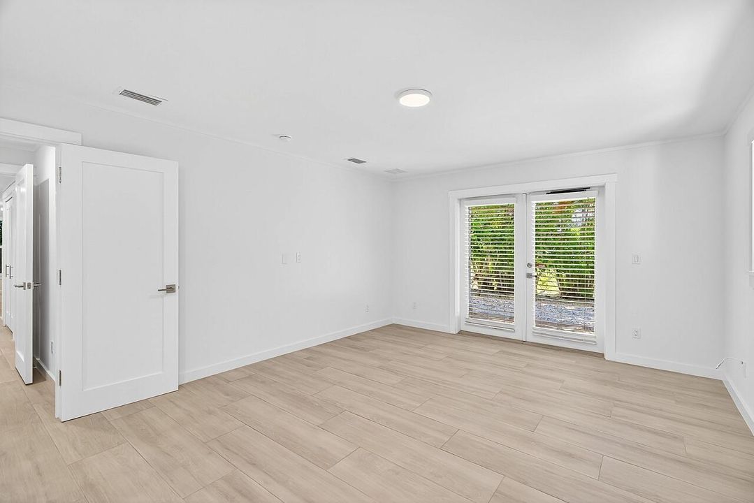 待售: $650,000 (2 贝兹, 2 浴室, 1300 平方英尺)