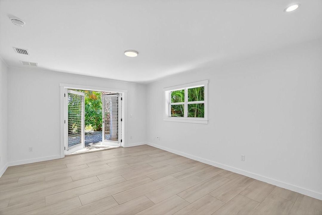 待售: $650,000 (2 贝兹, 2 浴室, 1300 平方英尺)