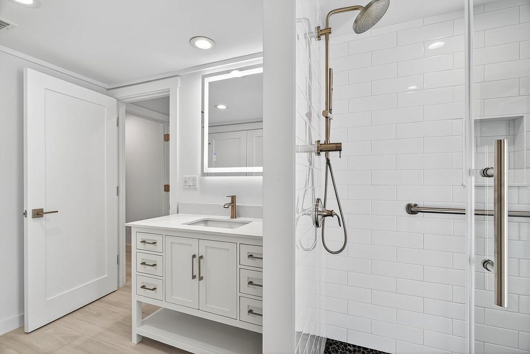 待售: $650,000 (2 贝兹, 2 浴室, 1300 平方英尺)